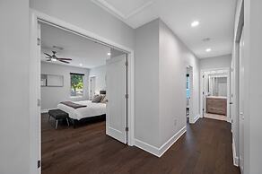 Luxury Tampa Home w/ Pool, Jacuzzi & Amenities