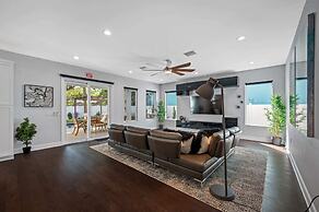 Luxury Tampa Home w/ Pool, Jacuzzi & Amenities