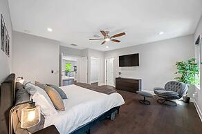 Luxury Tampa Home w/ Pool, Jacuzzi & Amenities