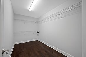 Luxury Tampa Home w/ Pool, Jacuzzi & Amenities