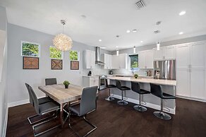 Luxury Tampa Home w/ Pool, Jacuzzi & Amenities