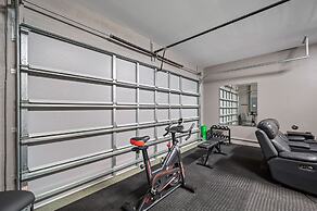 Luxury Tampa Home w/ Pool, Jacuzzi & Amenities