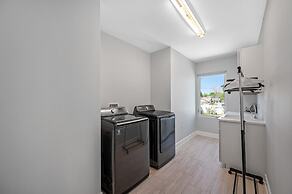 Luxury Tampa Home w/ Pool, Jacuzzi & Amenities