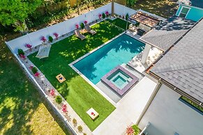 Luxury Tampa Home w/ Pool, Jacuzzi & Amenities