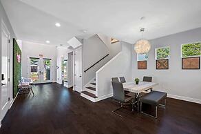 Luxury Tampa Home w/ Pool, Jacuzzi & Amenities