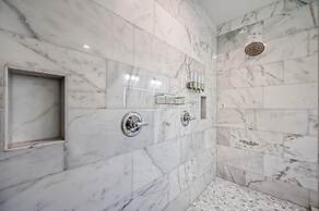 Luxury Tampa Home w/ Pool, Jacuzzi & Amenities