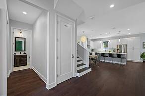 Luxury Tampa Home w/ Pool, Jacuzzi & Amenities