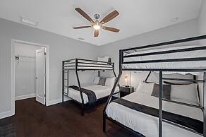 Luxury Tampa Home w/ Pool, Jacuzzi & Amenities