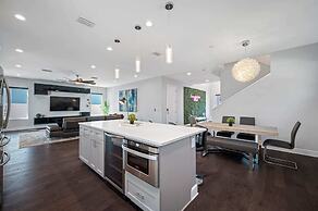 Luxury Tampa Home w/ Pool, Jacuzzi & Amenities