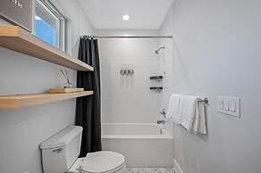 Luxury Tampa Home w/ Pool, Jacuzzi & Amenities