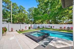 Luxury Tampa Home w/ Pool, Jacuzzi & Amenities