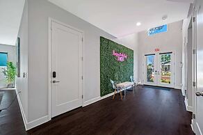 Luxury Tampa Home w/ Pool, Jacuzzi & Amenities