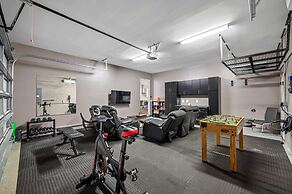 Luxury Tampa Home w/ Pool, Jacuzzi & Amenities