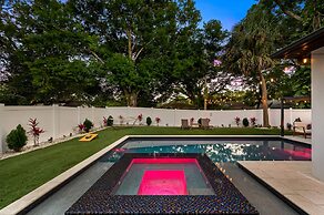 Luxury Tampa Home w/ Pool, Jacuzzi & Amenities