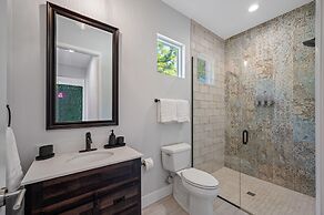 Luxury Tampa Home w/ Pool, Jacuzzi & Amenities