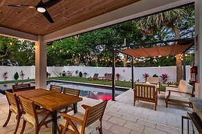 Luxury Tampa Home w/ Pool, Jacuzzi & Amenities