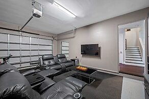 Luxury Tampa Home w/ Pool, Jacuzzi & Amenities