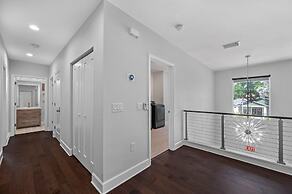 Luxury Tampa Home w/ Pool, Jacuzzi & Amenities