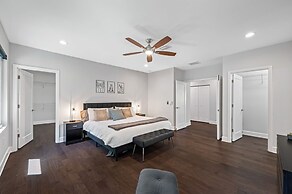 Luxury Tampa Home w/ Pool, Jacuzzi & Amenities