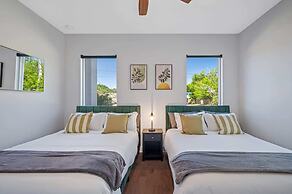 Luxury Tampa Home w/ Pool, Jacuzzi & Amenities