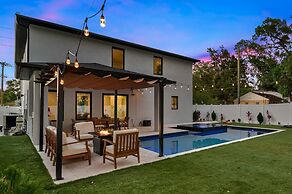 Luxury Tampa Home w/ Pool, Jacuzzi & Amenities