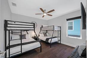 Luxury Tampa Home w/ Pool, Jacuzzi & Amenities