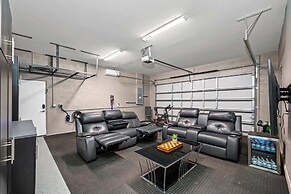 Luxury Tampa Home w/ Pool, Jacuzzi & Amenities