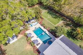 Luxe Largo Retreat: Pool, Games, Basketball & More