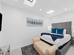 Intercostal beauty with heated pool + Spa!