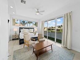 Intercostal beauty with heated pool + Spa!