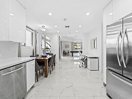 Intercostal beauty with heated pool + Spa!