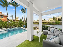 Intercostal beauty with heated pool + Spa!