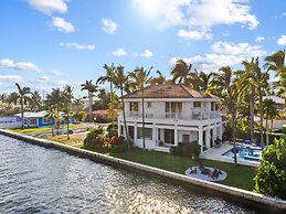Intercostal beauty with heated pool + Spa!