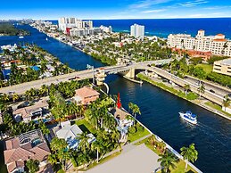 Intercostal beauty with heated pool + Spa!