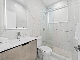 Intercostal beauty with heated pool + Spa!