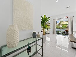 Intercostal beauty with heated pool + Spa!