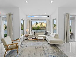 Intercostal beauty with heated pool + Spa!