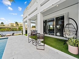 Intercostal beauty with heated pool + Spa!