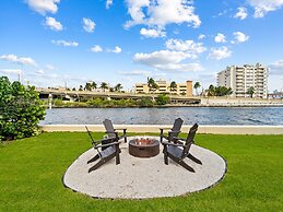 Intercostal beauty with heated pool + Spa!