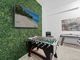 Intercostal beauty with heated pool + Spa!