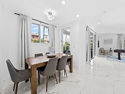 Intercostal beauty with heated pool + Spa!