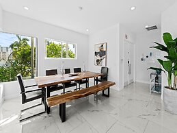 Intercostal beauty with heated pool + Spa!