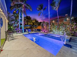 Intercostal beauty with heated pool + Spa!