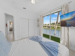 Intercostal beauty with heated pool + Spa!