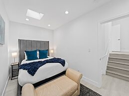 Intercostal beauty with heated pool + Spa!