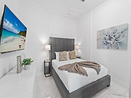 Intercostal beauty with heated pool + Spa!