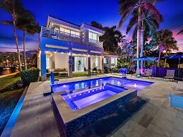 Intercostal beauty with heated pool + Spa!