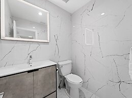 Intercostal beauty with heated pool + Spa!