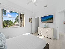 Intercostal beauty with heated pool + Spa!