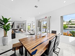 Intercostal beauty with heated pool + Spa!